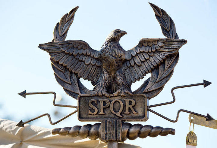 品牌logo标识上的鹰参考的是罗马帝国的标志,并非纳粹鹰