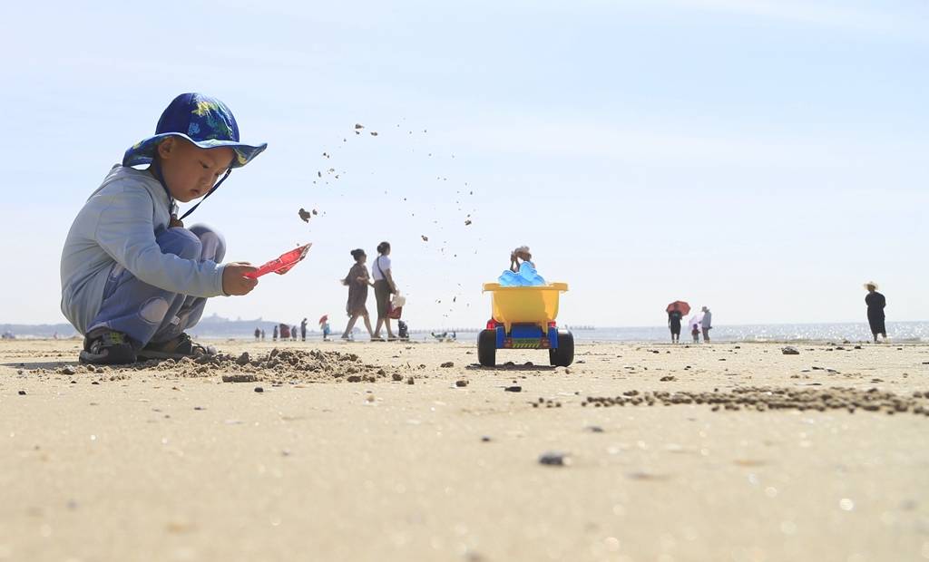 在中国最美海岸线看大海、听涛声、吹海风