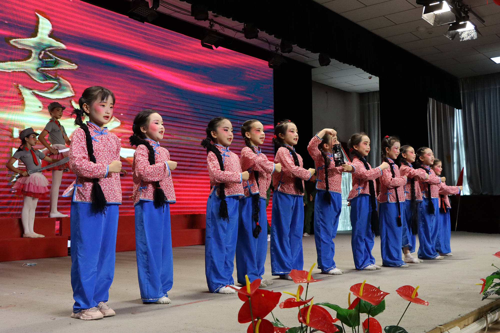 库尔勒市第一小学校园戏曲节精彩上演