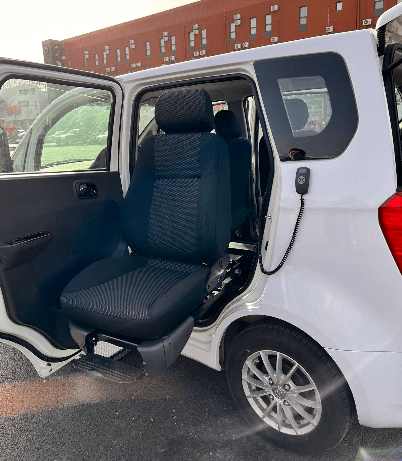 残疾人汽车座椅,残缺的肢体也能自由地行走