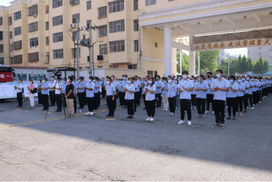 仪式上,商丘市禁毒委副主任,市禁毒办主任,市公安局副局长赵友刚宣读
