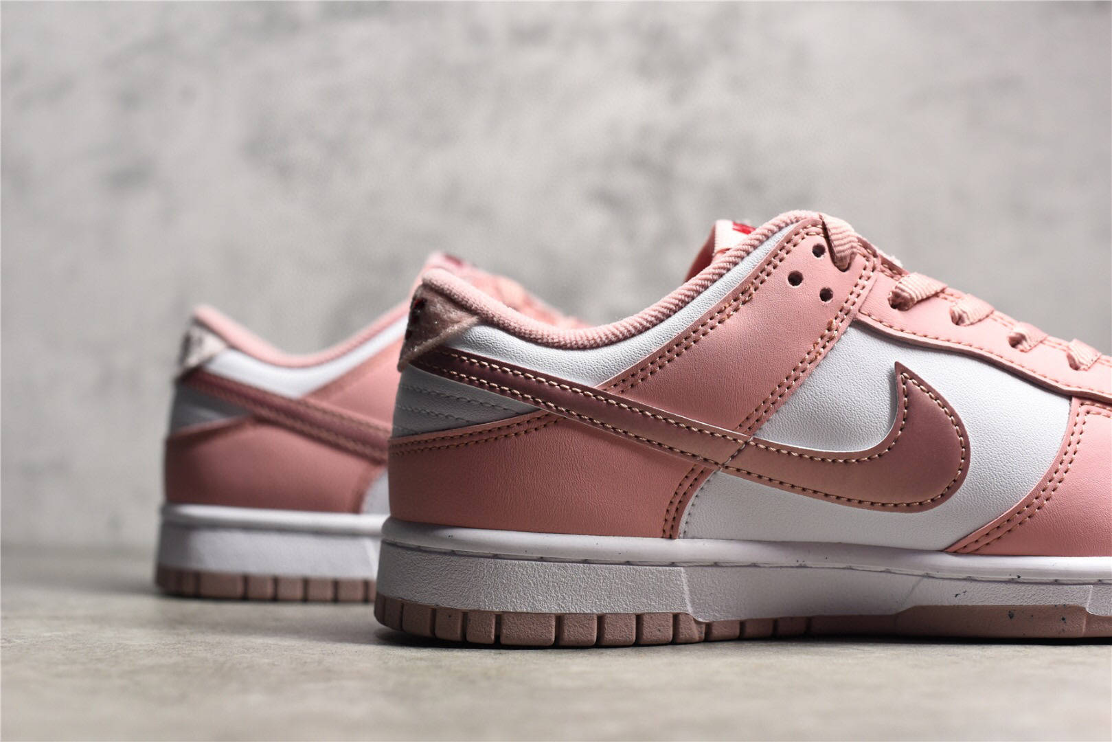 耐克nike dunk low pink velvet 樱花粉白丝绒低帮板鞋_logo_水印