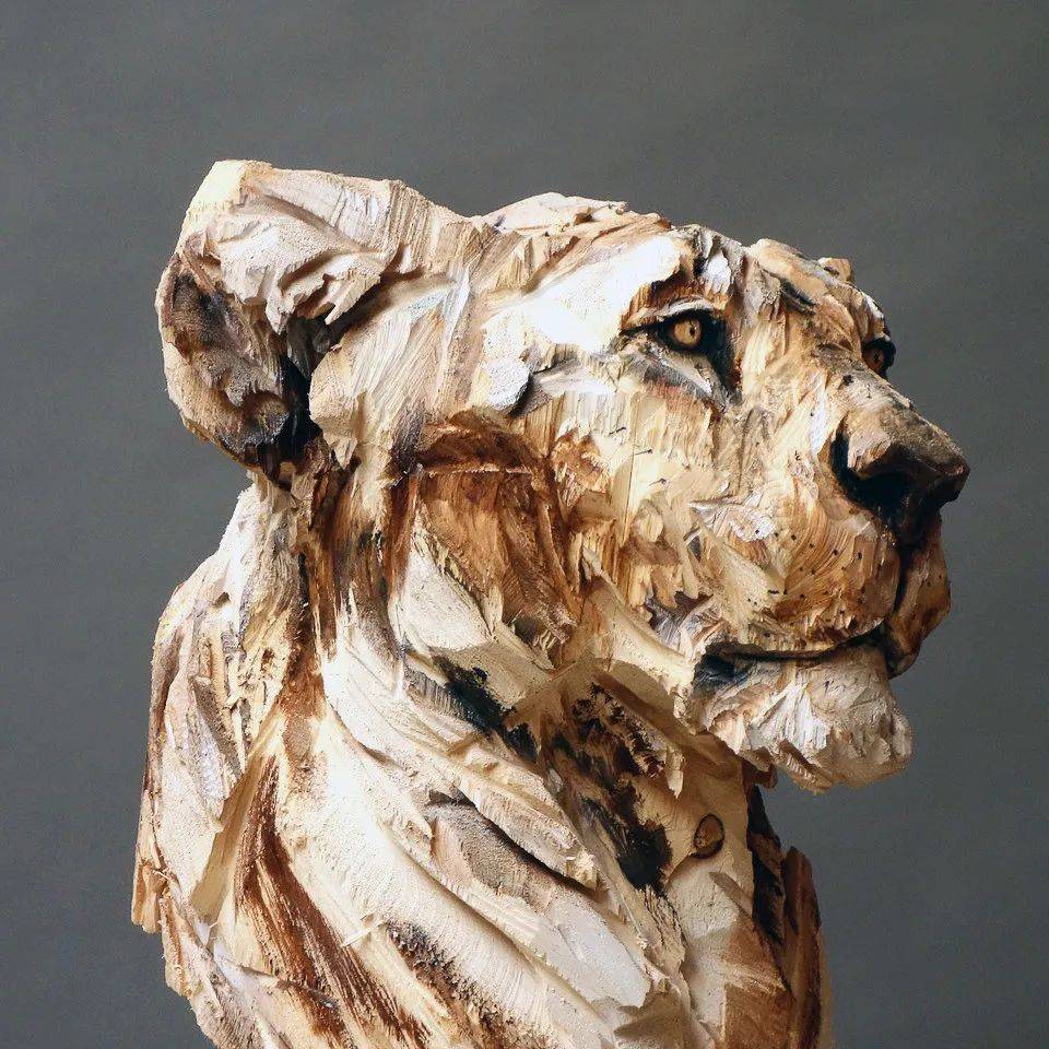 你见过油画感的木头雕塑吗一块破木头一把电锯静待魔法奇迹的出现