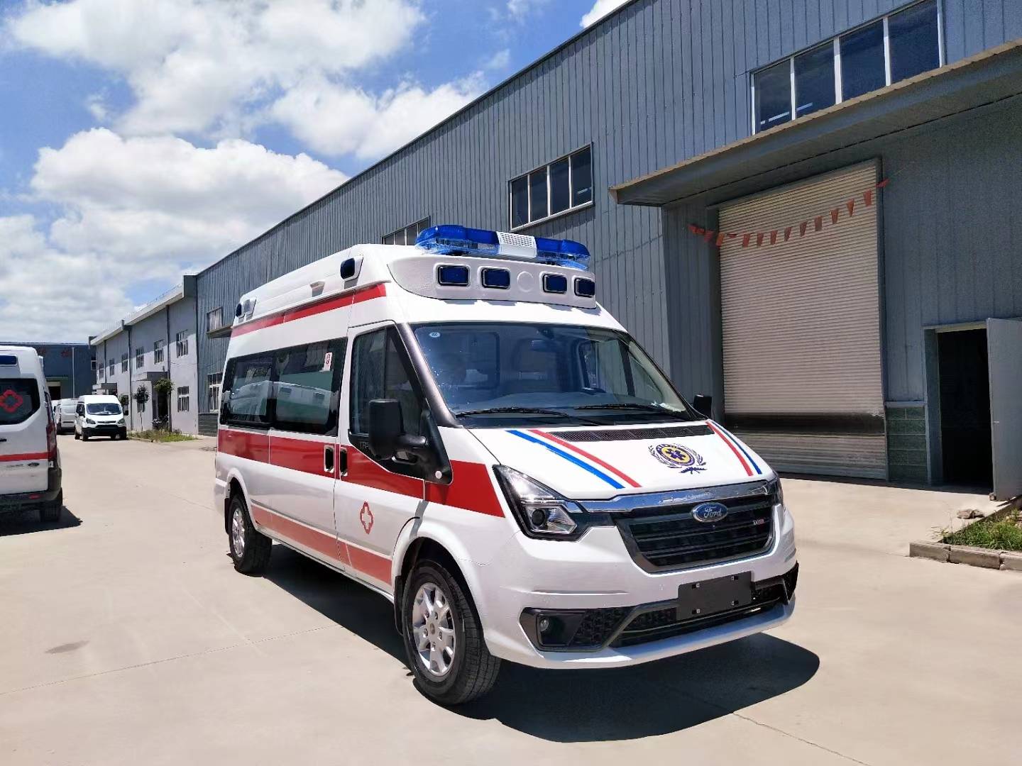 定制各类福特救护车厂家 福特负压救护车 江铃福特全顺救护车内饰图片