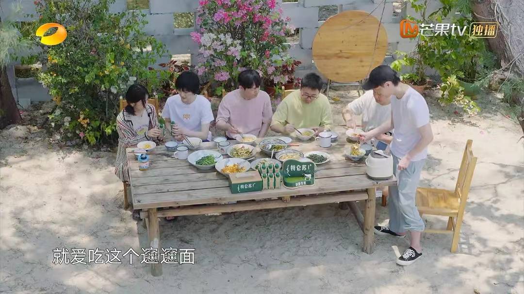 《花少4》打安全牌、《桃花坞2》尴尬,慢综艺怎么越来越难看?