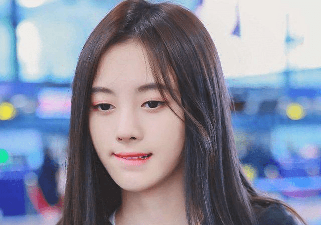 热巴赵丽颖景甜鞠婧祎王子文周冬雨,六位女星谁的抿嘴照最可爱_嘴唇