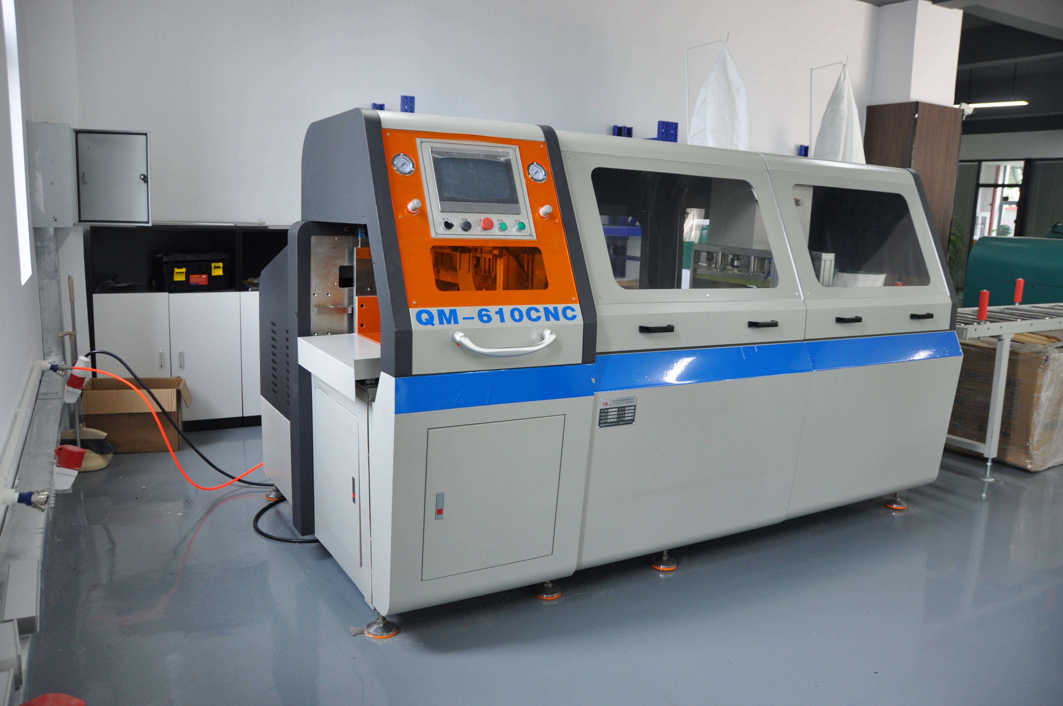 02依据切铝度设备挑选切割片铝材切割机精确度高,设备自身工作稳定