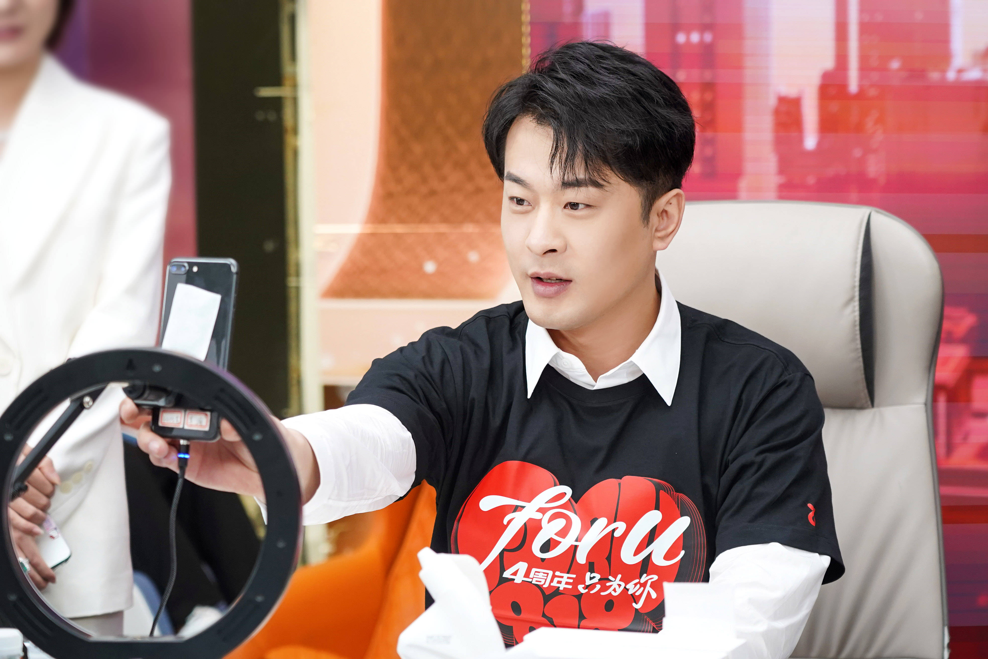 辛巴辛选集团:直播助农 助力乡村振兴,华骏车辆有限公司爱心捐赠助力