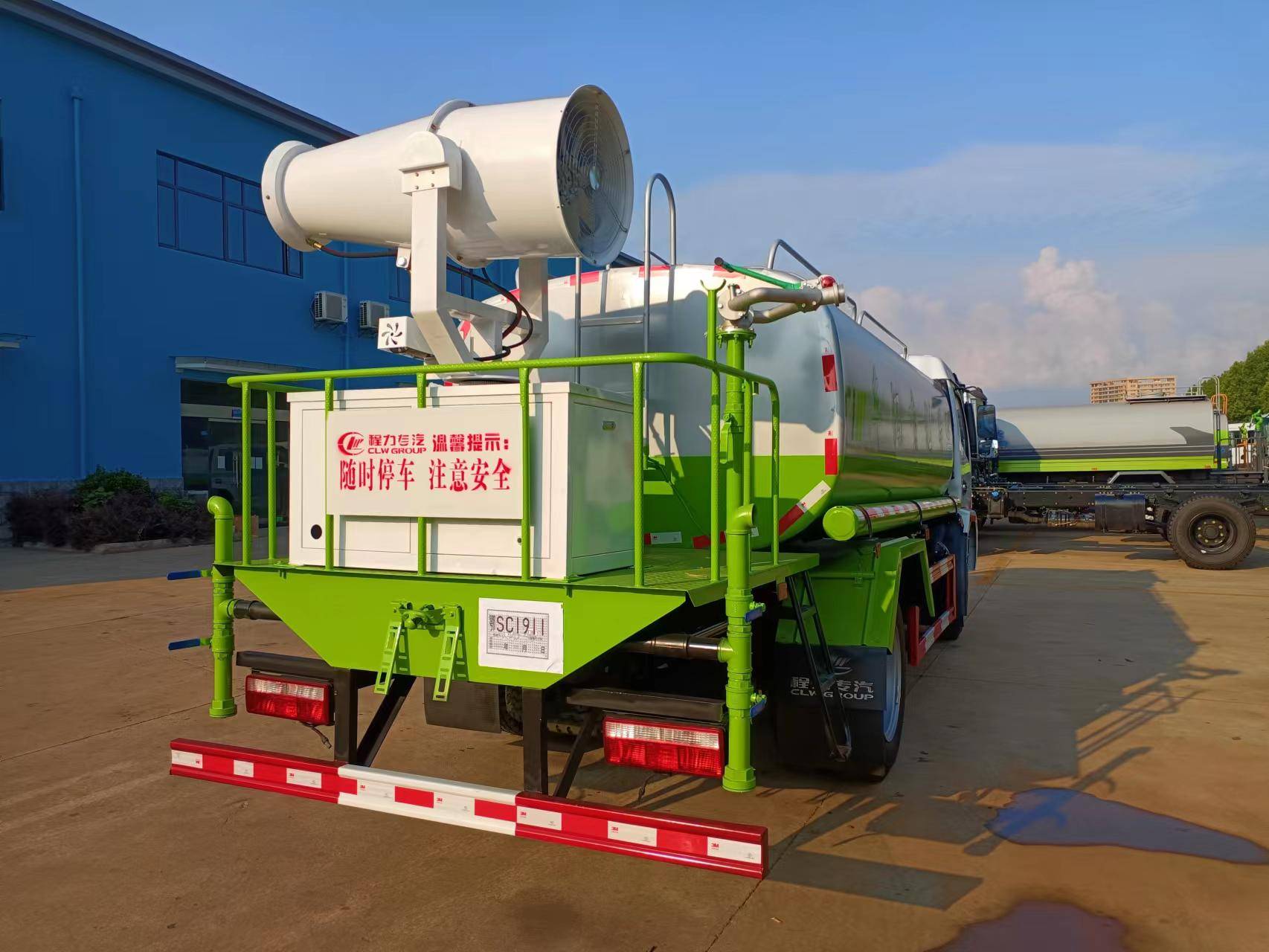 8吨洒水车带雾炮-8吨洒水车厂家直销_湖北宏宇专用汽车有限公司