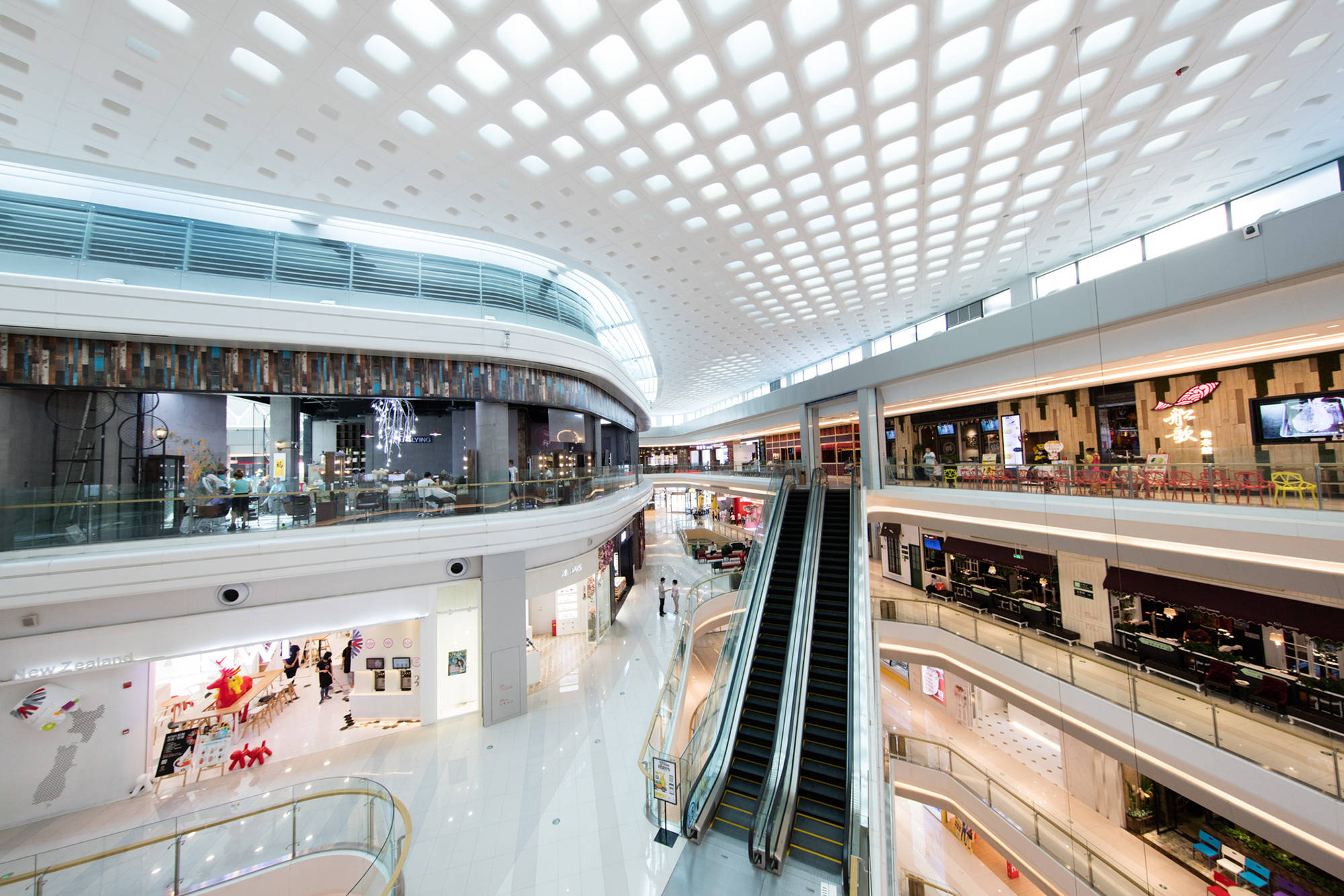 凯德mall的出现弥补了青岛城北市场的空白,从开业初期到现在客流川流