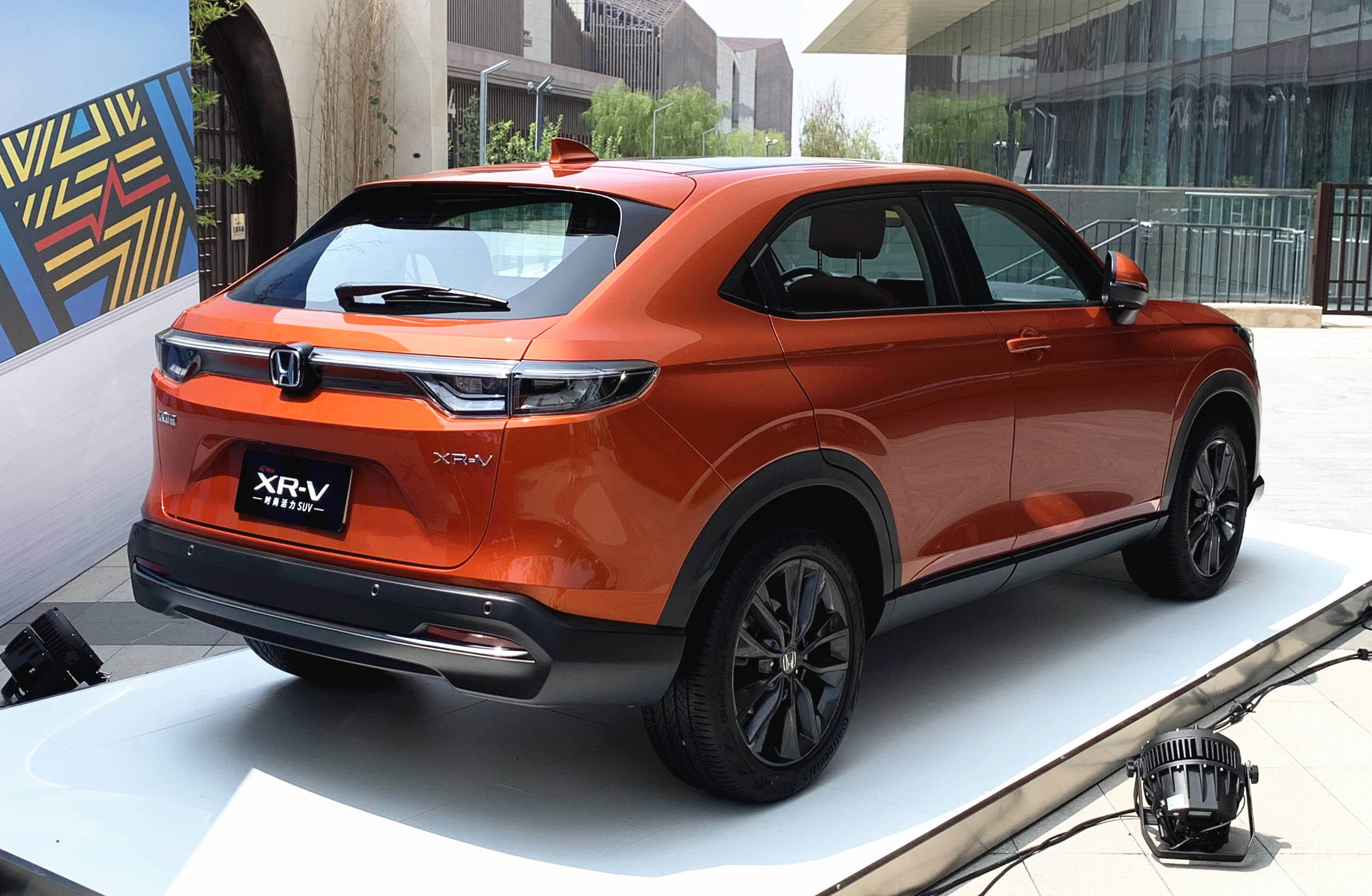 全新东风本田xr-v正式亮相,采用全新风格的外观和内饰_搜狐汽车_搜狐