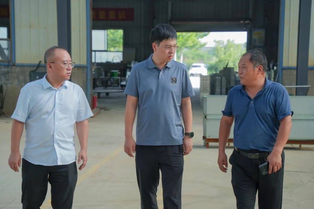 万荣农商银行支持环卫设备制造业发展