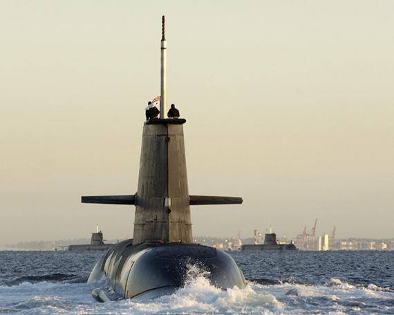 柯林斯级潜艇由 瑞典 考库姆造船公司设计并参与建造,首艇于1989年在