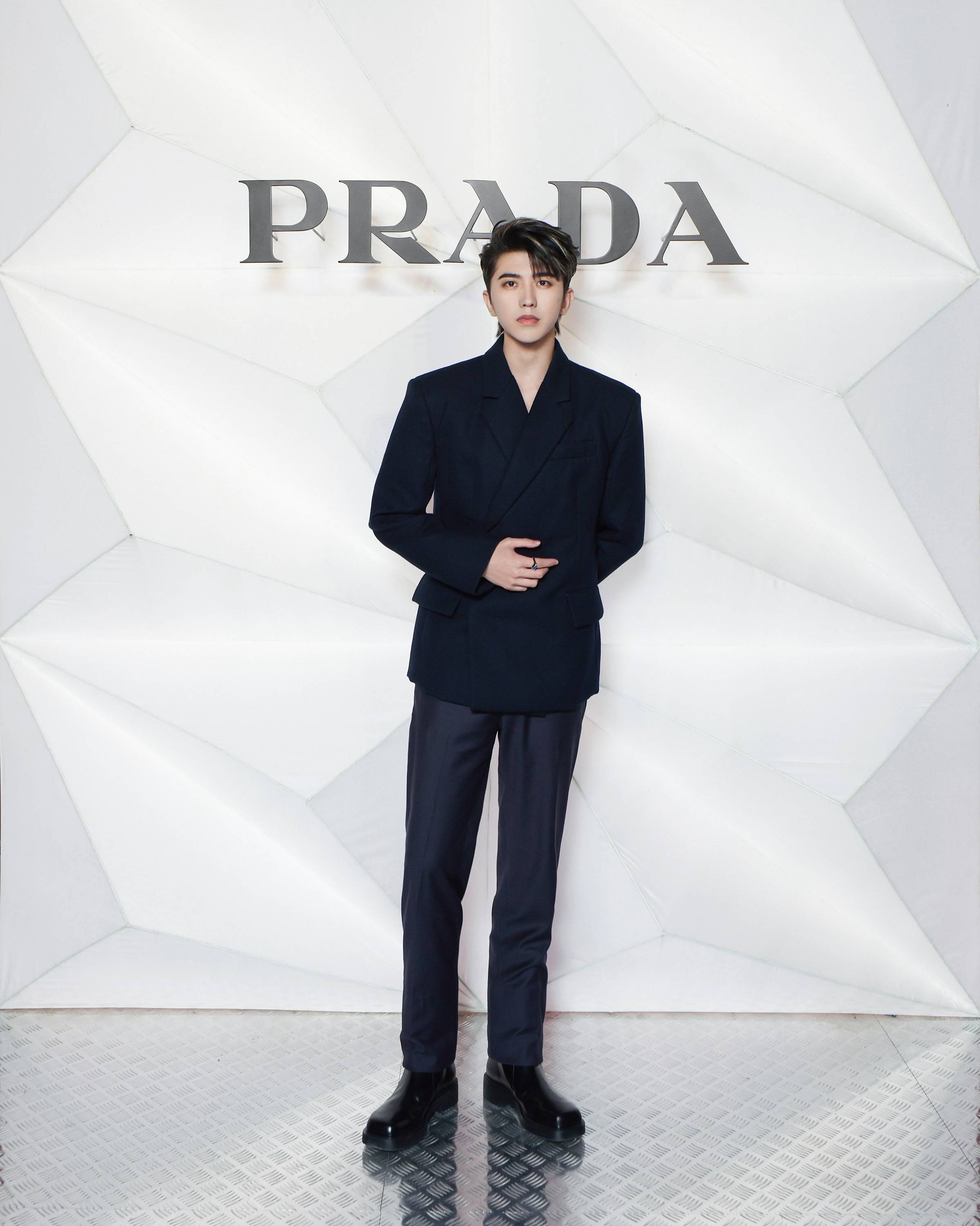 prada2022秋冬时装秀郡王府举办 李易峰春夏惠英红热依扎走秀气场强大