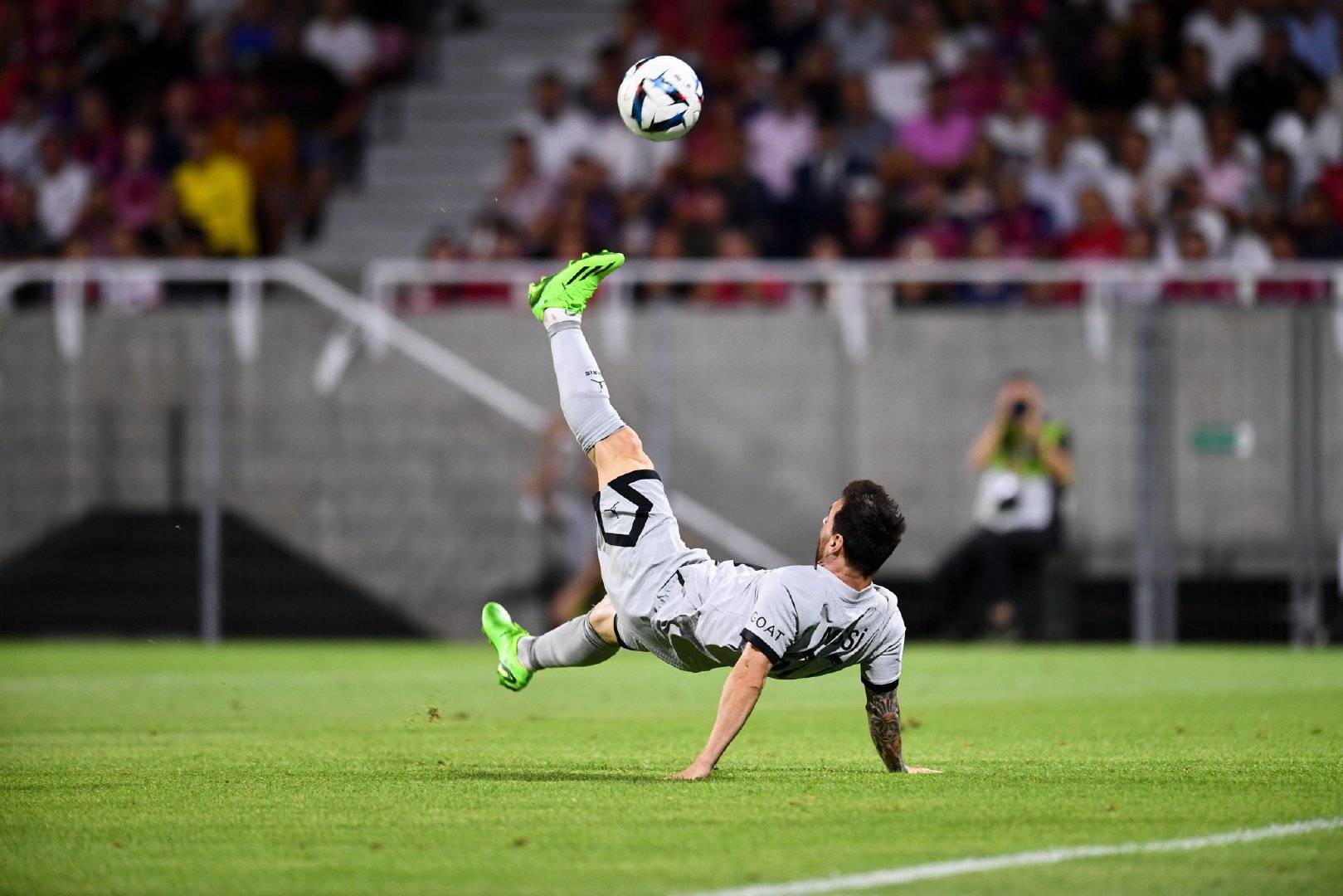 原创梅西2进球1助攻赛季首秀踢出勺子倒钩他仍能是世界第一人