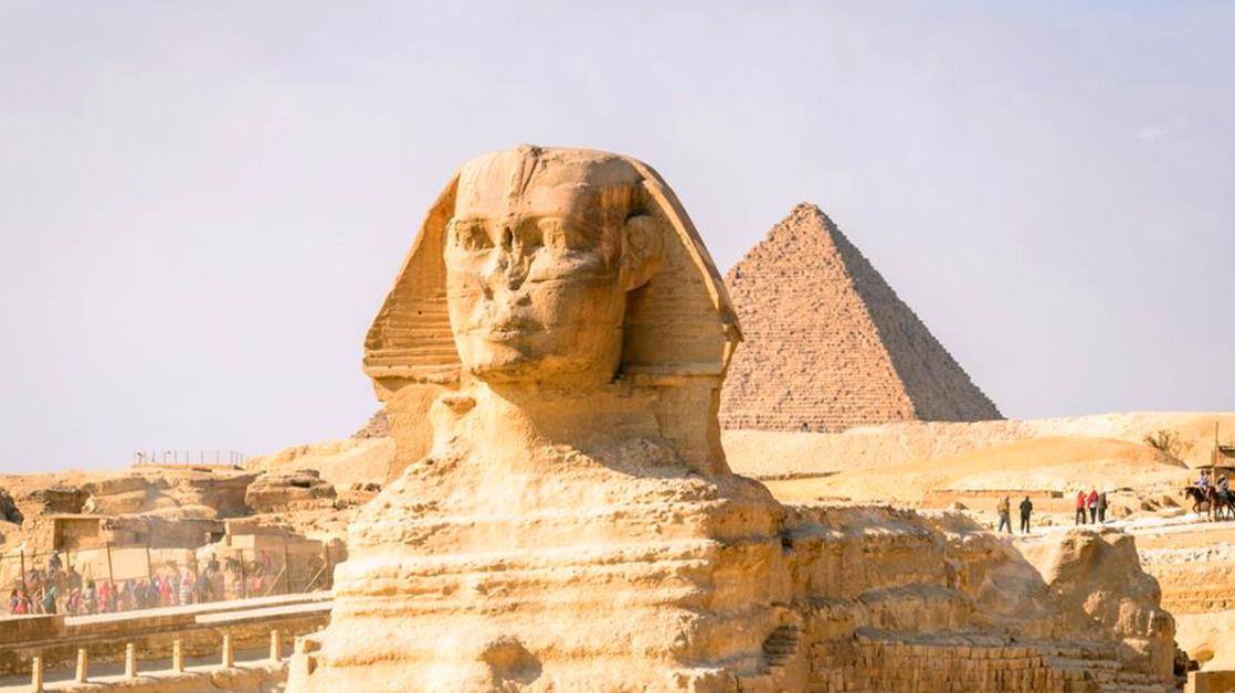 埃及法老墓出土两件神奇文物，超华夏文明，专家：非地球之物