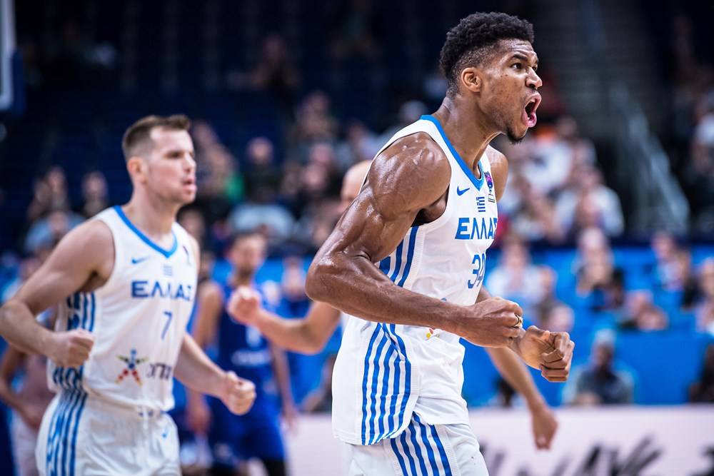 NBA季后赛巅峰交锋引爆全场焦点之战