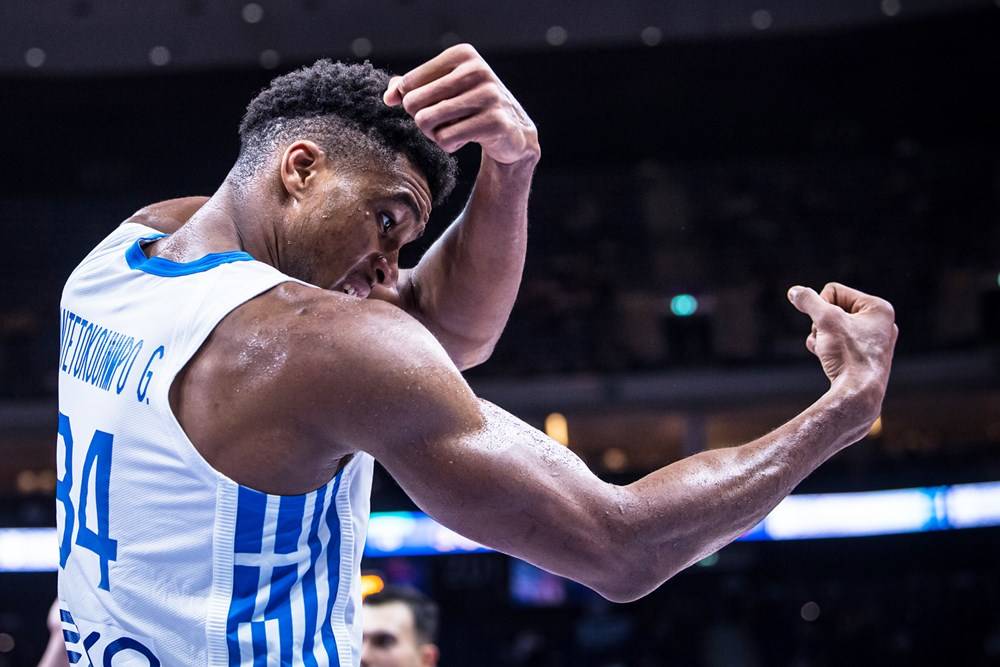 字母哥身披太阳战袍首秀惊艳全场球迷沸腾新赛季冠军志在必得