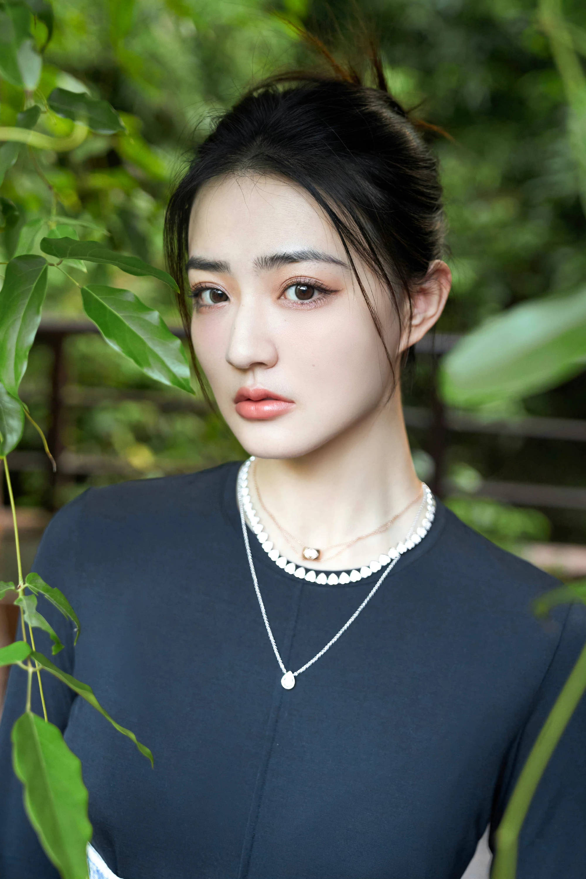 徐璐最新写真照露出 五官精致穿搭时髦又减龄-搜狐大视野-搜狐新闻