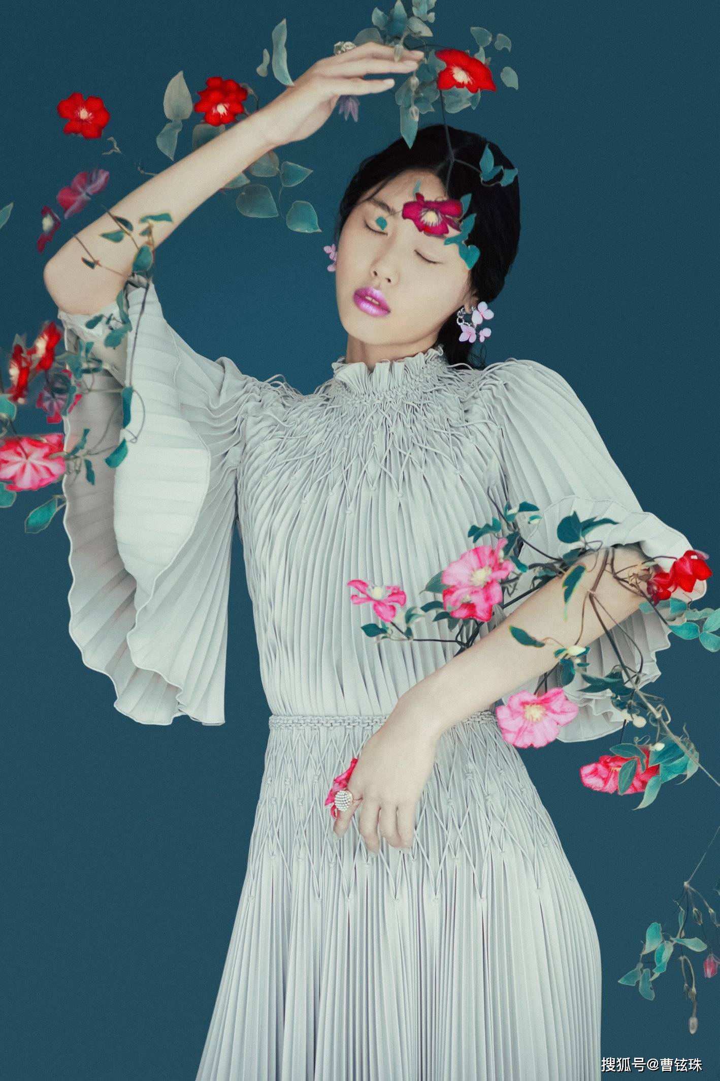 拉脱维亚超模伊娃·瓦拉摩娃,花瓣长裙时尚摄影-搜狐大视野-搜狐新闻