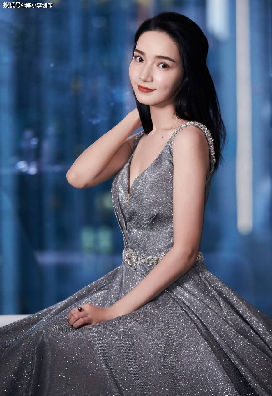 新生代新疆美女代斯校园女神范是真的很赞