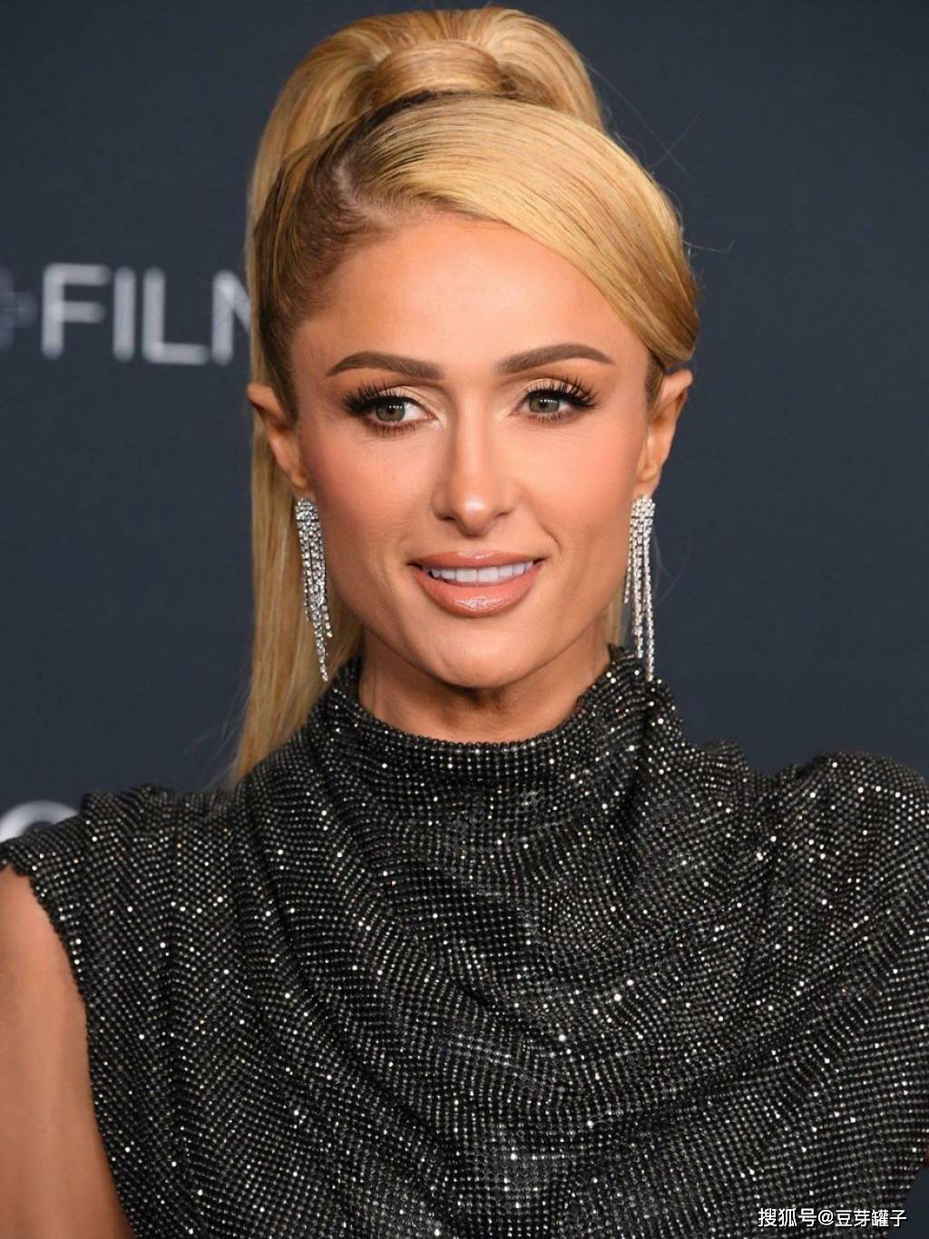 美国名媛Paris Hilton,身材高挑,气质性感-搜狐大视野-搜狐新闻
