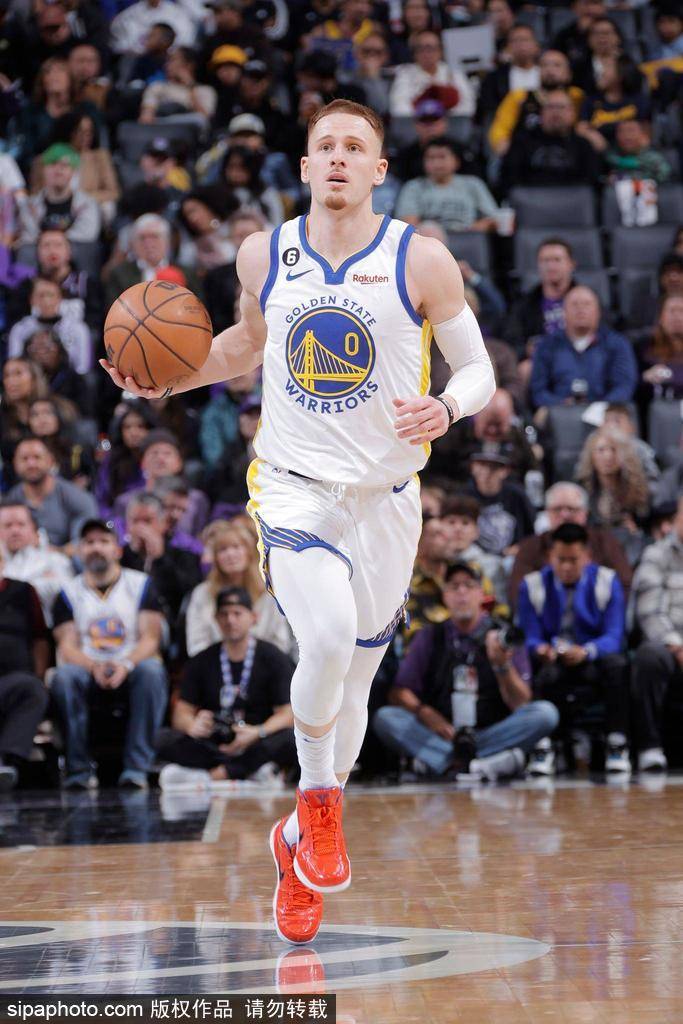 勇士队库里训练中意外受伤季后赛前景蒙上阴影