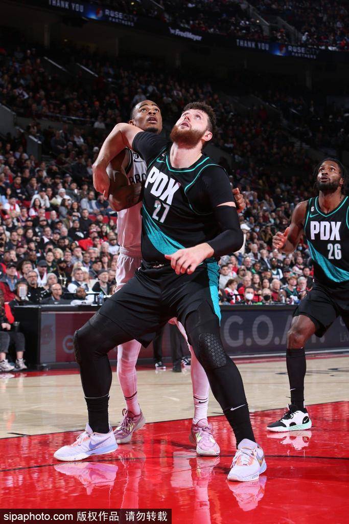 篮网杜兰特复出首战砍38分仍惜败雄鹿