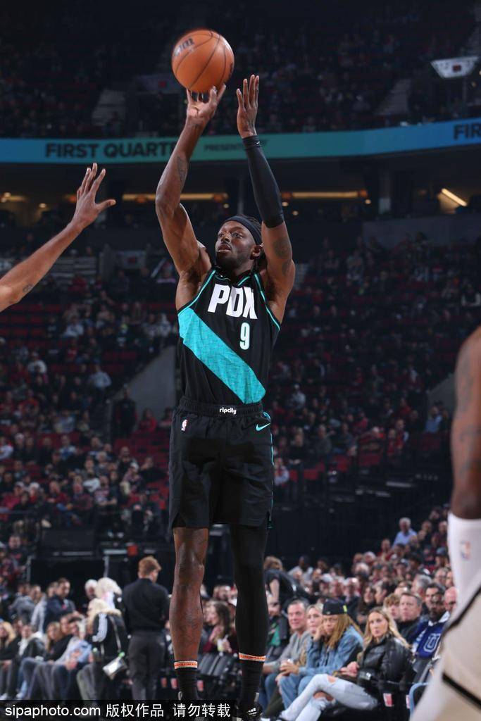 篮网队杜兰特砍下赛季新高50分带队逆转战胜雄鹿引热议