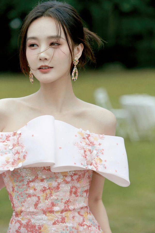 山东女星李一桐写真：秀美俏丽、五官精致-搜狐大视野-搜狐新闻