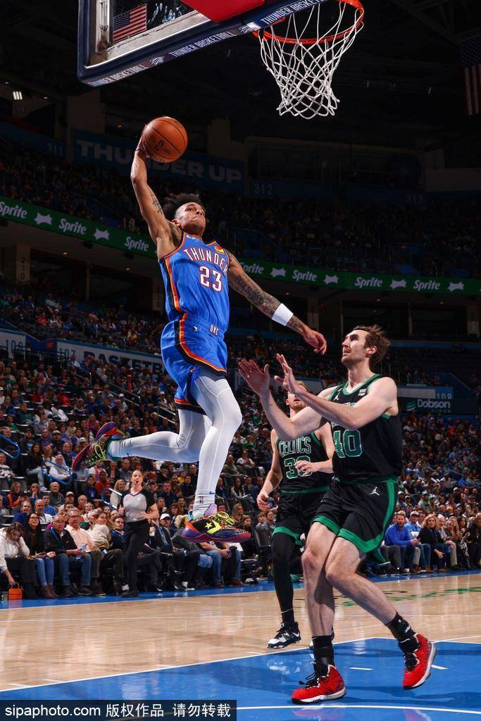 塔图姆空降斯台普斯中心