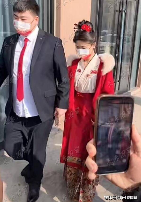 墨之文儿子墨小伟低调迎娶陈萌，婚礼现场独家曝光，仅邀请曲系亲属参与