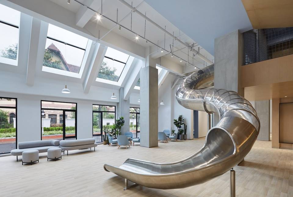 商场室内不锈钢滑梯需要考虑哪些安全问题?_年龄_设施_设计