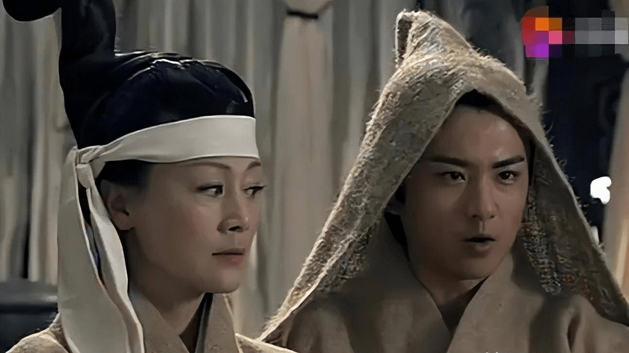 几天后,樊哙一行缓缓进入长安,吕后立即以惠帝之名颁下诏令,赦其无罪