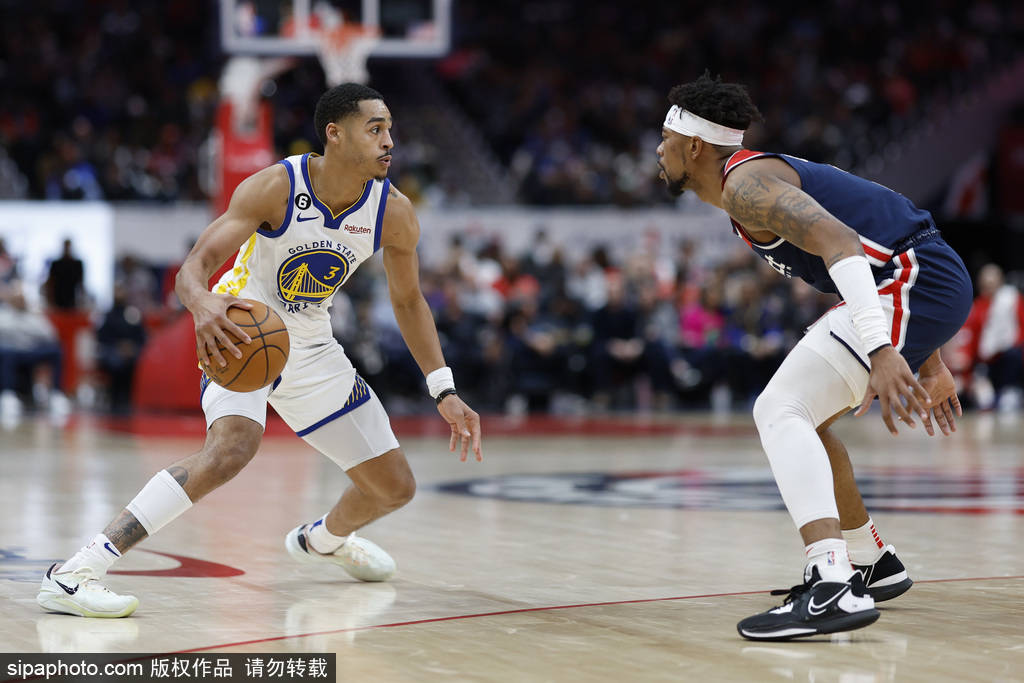 勇士队库里三分纪录再创新高对阵火箭一战砍下50分震撼联盟