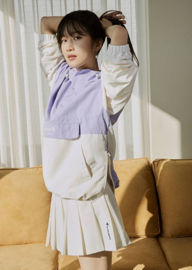 长腿运动系美少女文佳煐拍代言品牌最新宣传照