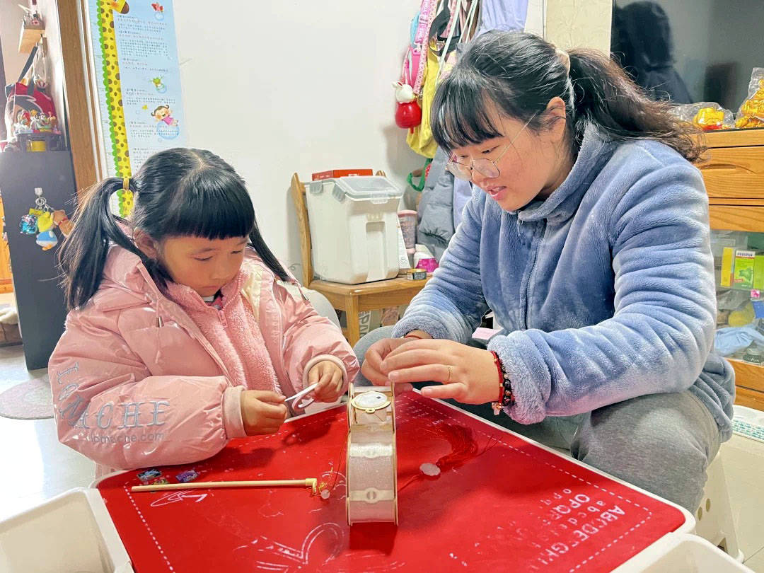 中班寶貝們在爸爸媽媽的配合下,書寫出各種各樣的創意