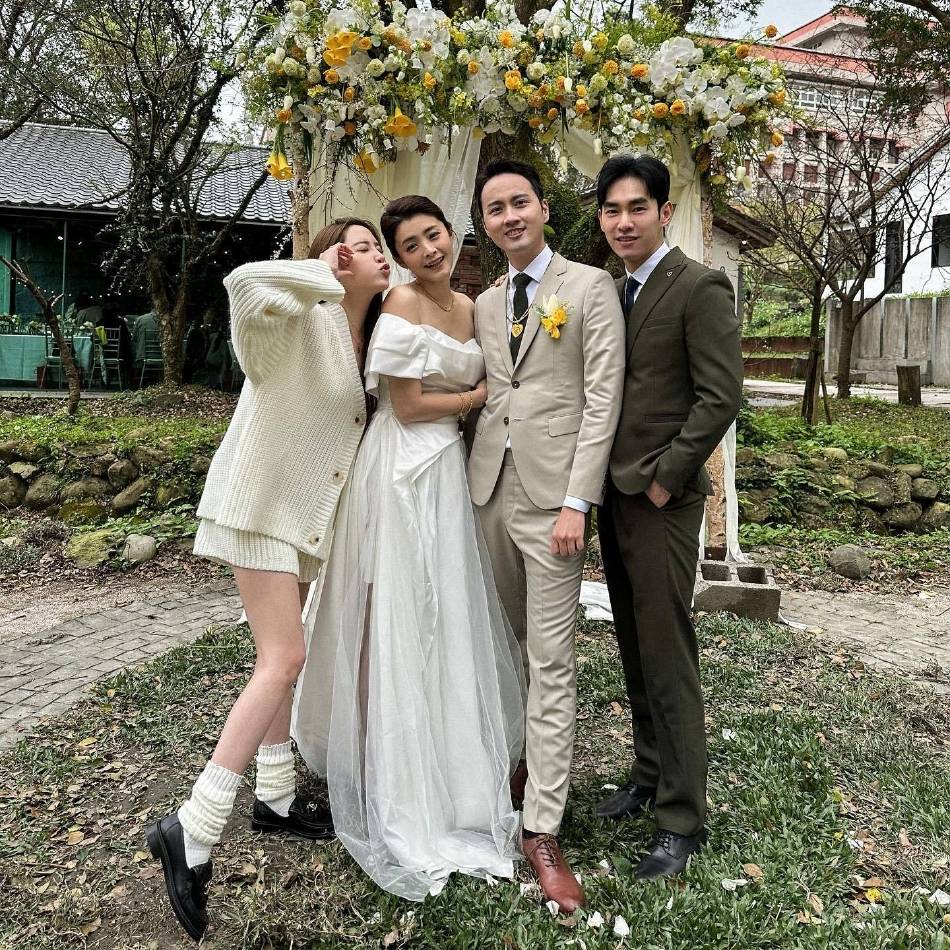 张捷夏如芝补办婚礼 曾宝仪欧阳妮妮等到场送祝福-搜狐大视野-搜狐新闻
