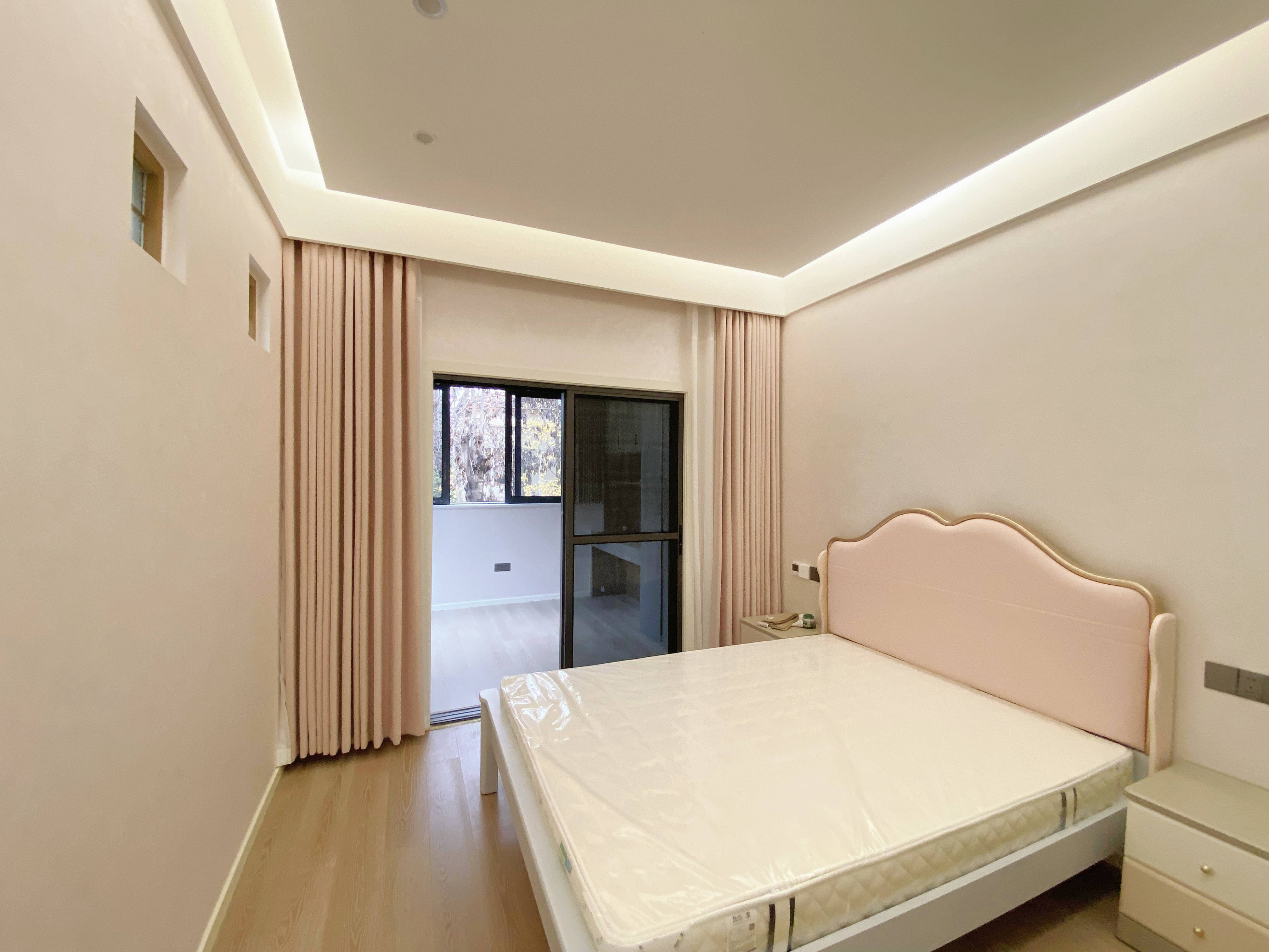 220㎡别墅完工实拍,简约高级质感打造超大卧室,远离城市喧嚣