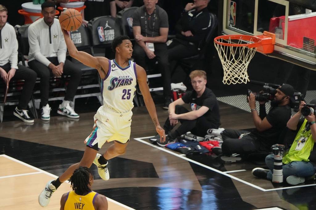 组图新秀赛加索尔队夺冠墨菲炸框预热扣篮大赛