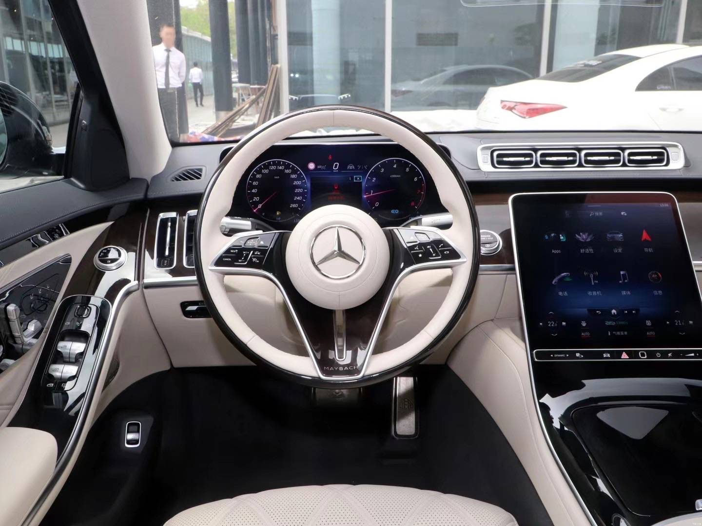 带着一身黑科技 风驰电掣 2023款奔驰迈巴赫s480 北京奔驰迈巴赫4s店