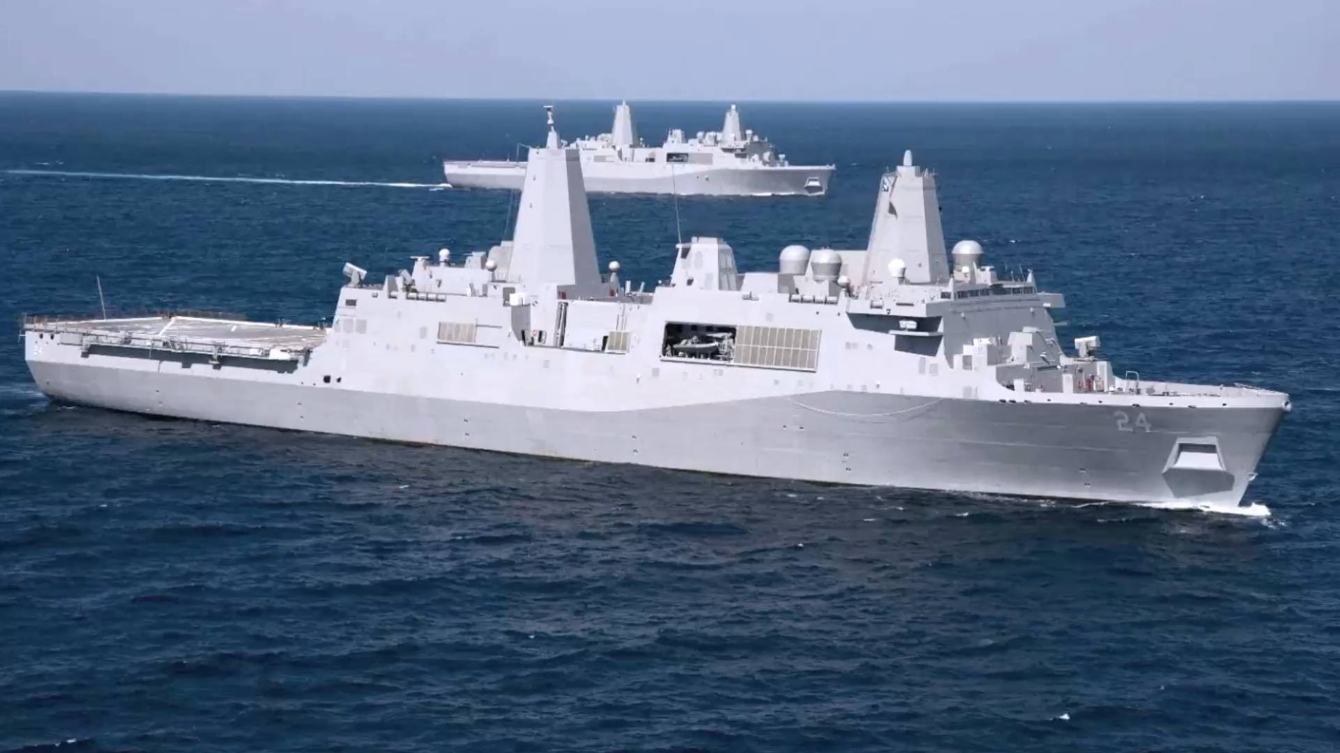 055万吨大驱"南昌号"采用一体化桅杆设计,综合射频技术绝对硬实力