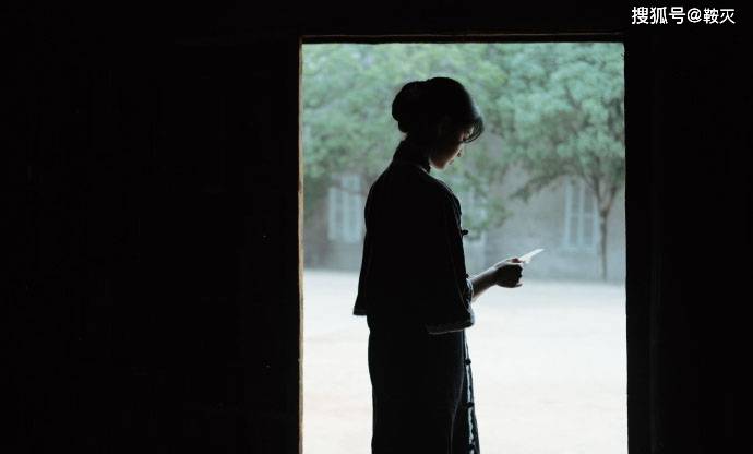 艾米国风汉服照,艺术氛围浓厚-搜狐大视野-搜狐新闻