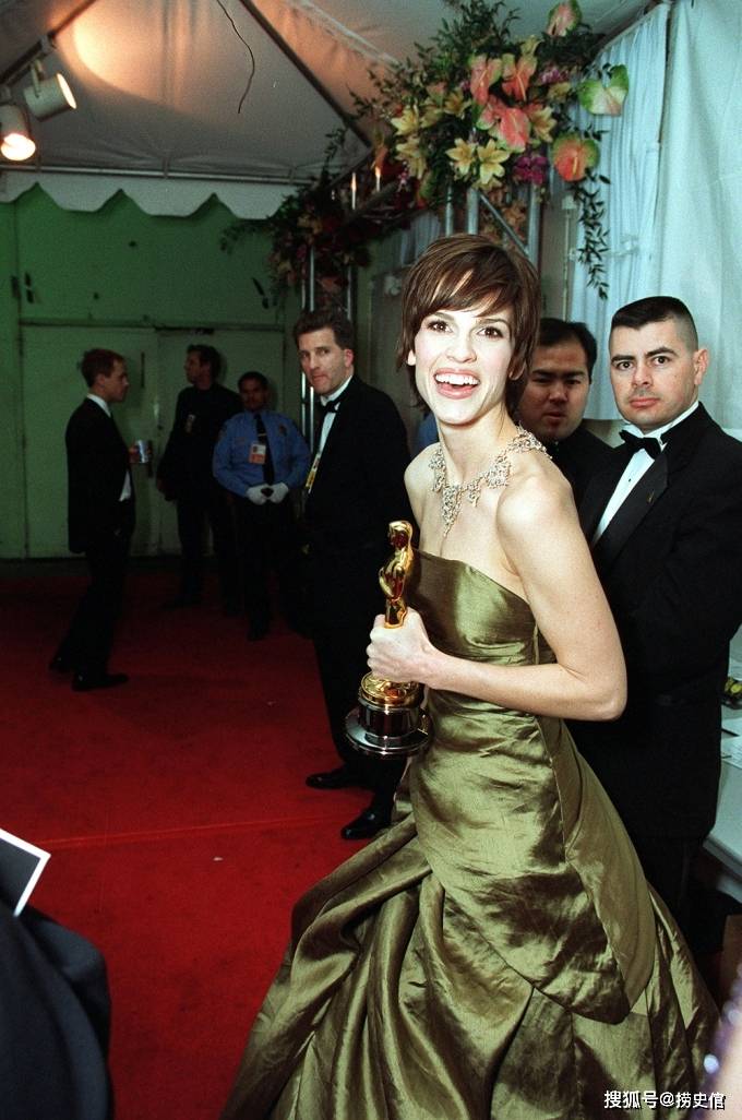 截至目前,希拉里·斯旺克已经两次获得奥斯卡奖.