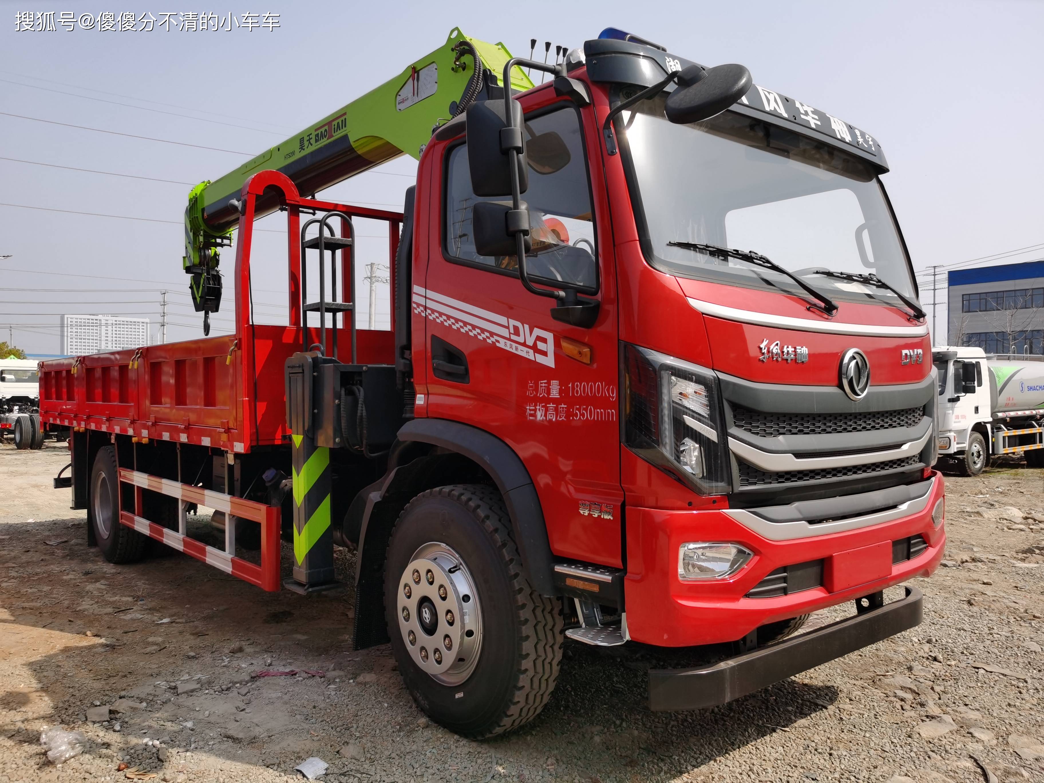 操作前应检查随车吊的各项指标是否正常,如起重臂,钢丝绳,工作状态