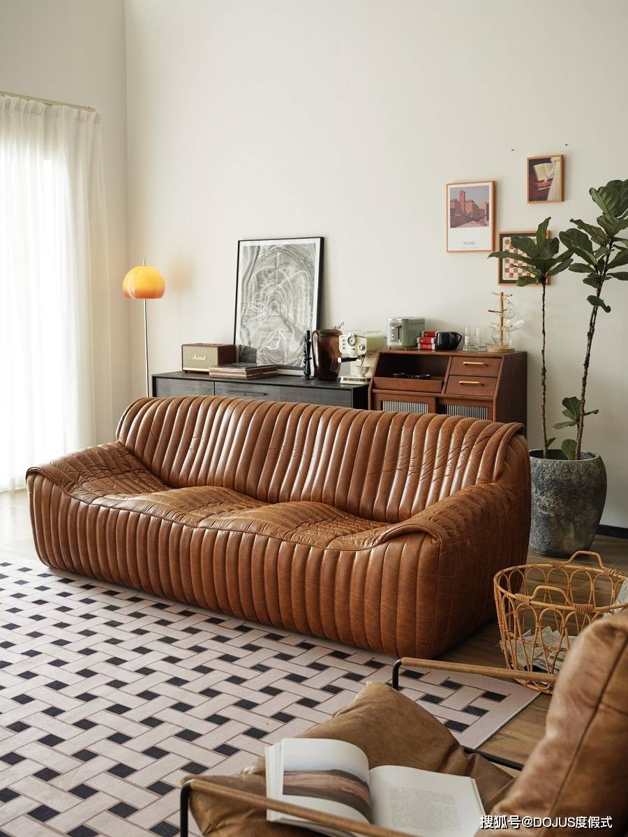 dojus家具一张复古风波浪沙发给客厅注入灵魂