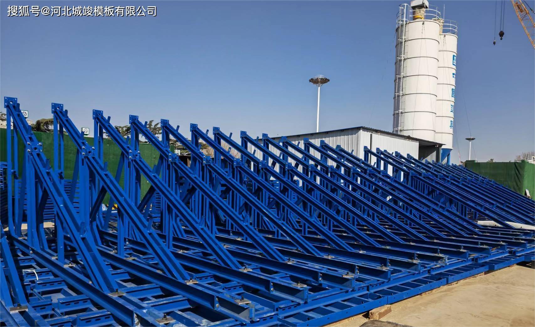 青岛地铁7号线文峰路单侧钢模板支模完毕_施工_进行_工程