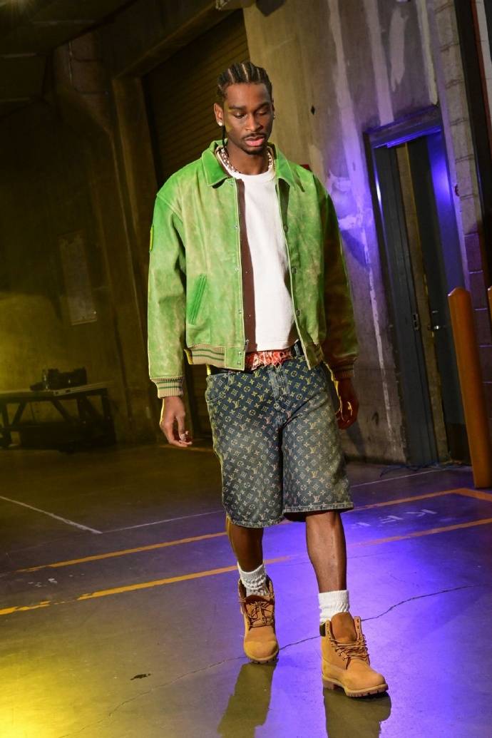 nba一周穿搭|春日感大比拼 库兹马亚历山大谁能封神?_短裤_牛仔_绿色