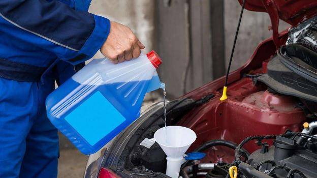 汽车防冻液一般几年一换（汽车防冻液的使用年限是多久？）