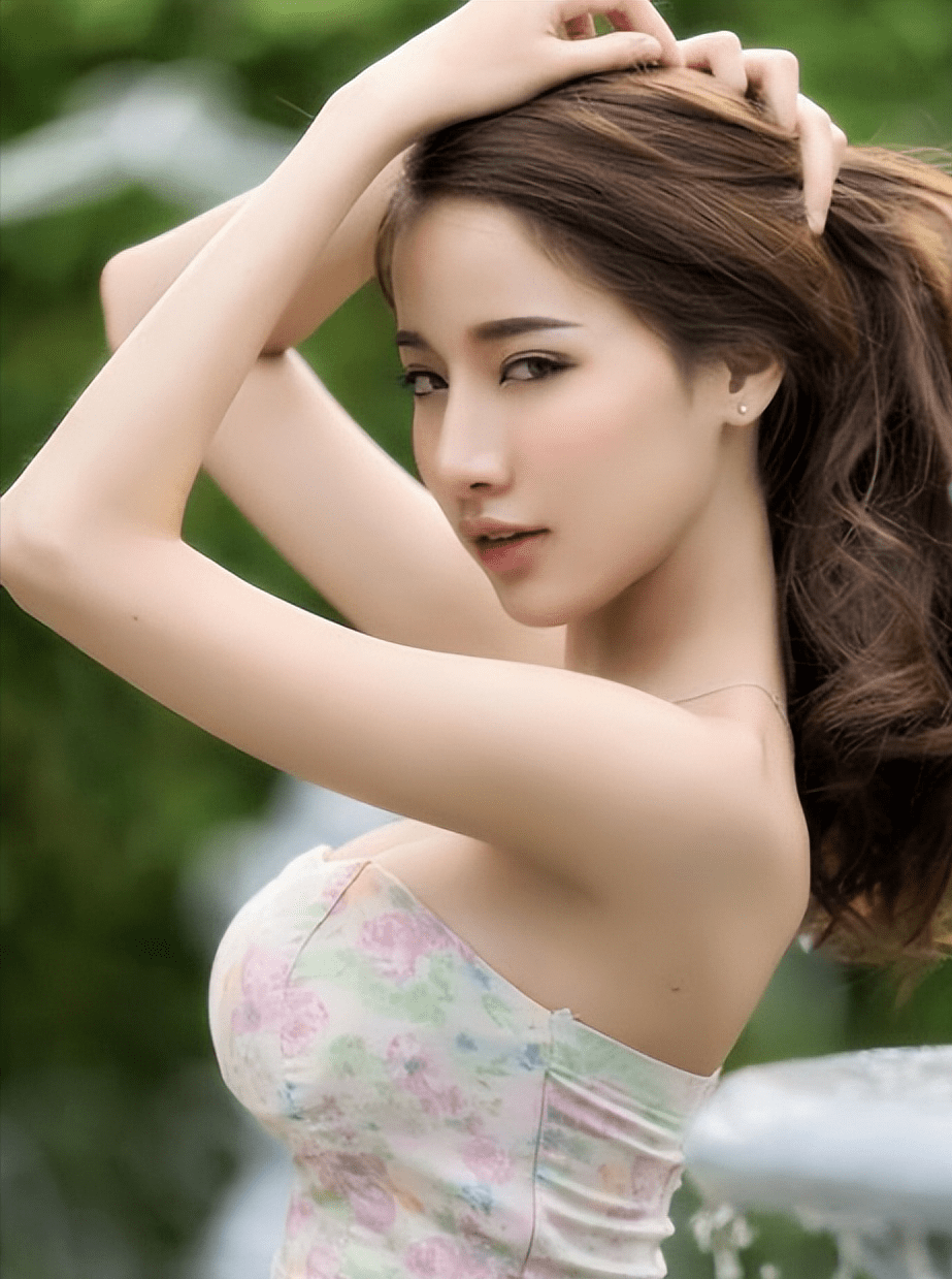 长发御姐抹胸包臀裙海滩美拍,气质优雅景美人更美_沙滩_城市_蜘蛛侠